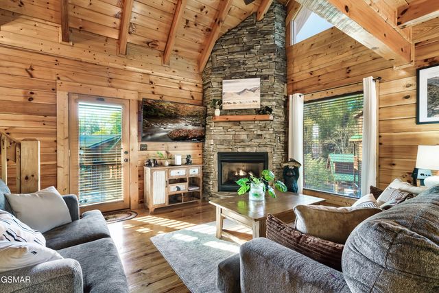 612 Cherry Blossom Way, Pigeon Forge, TN 37863