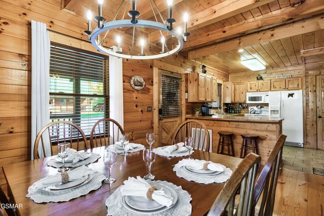 612 Cherry Blossom Way, Pigeon Forge, TN 37863