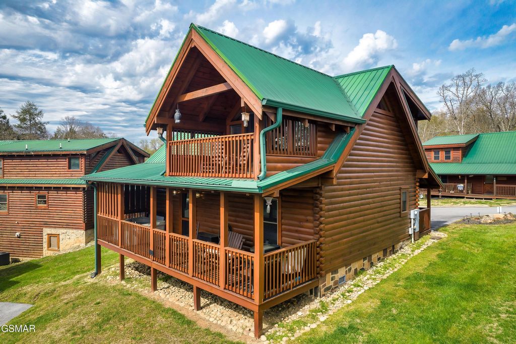 612 Cherry Blossom Way, Pigeon Forge, TN 37863