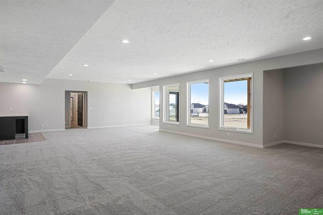 5508 N 213 Street, Elkhorn, NE 68022