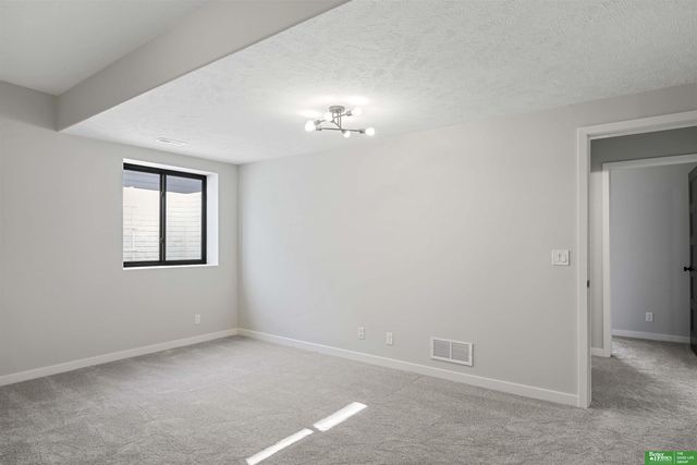 5508 N 213 Street, Elkhorn, NE 68022