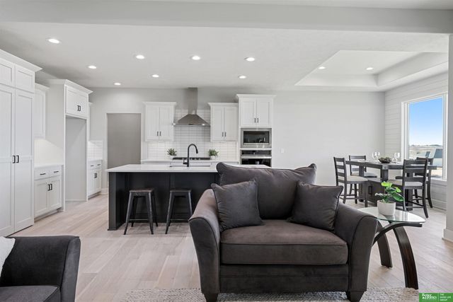 5508 N 213 Street, Elkhorn, NE 68022