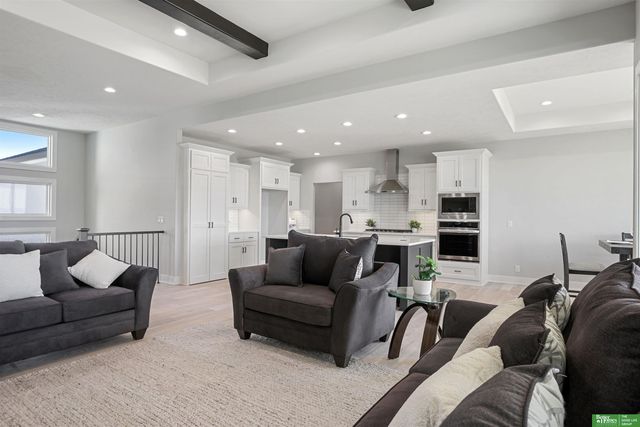 5508 N 213 Street, Elkhorn, NE 68022