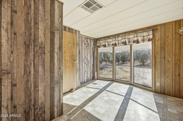 3580 POWER LINE Drive, Overgaard, AZ 85933