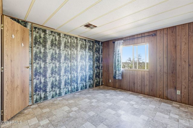 3580 POWER LINE Drive, Overgaard, AZ 85933