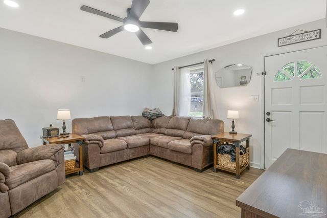 5837 Scotland Rd, Pensacola, FL 32526