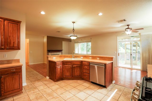 225 Red Poppy TRL, Georgetown, TX 78633