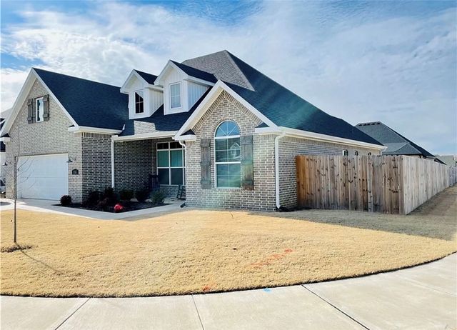 5769 W Cane Hill Drive, Fayetteville, AR 72704