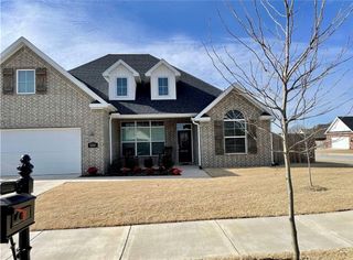 5769 W Cane Hill Drive, Fayetteville, AR 72704