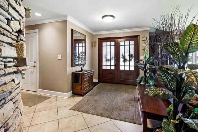 6833 N Concord Lane N, Niles, IL 60714