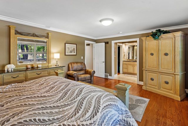 6833 N Concord Lane N, Niles, IL 60714