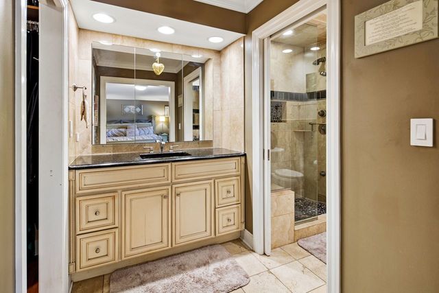 6833 N Concord Lane N, Niles, IL 60714