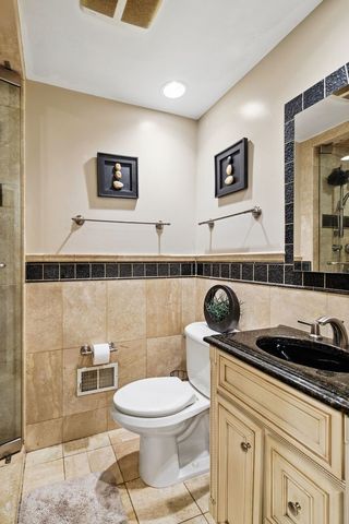 6833 N Concord Lane N, Niles, IL 60714