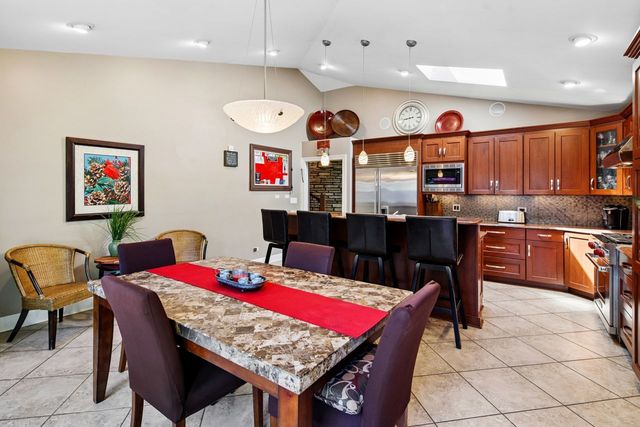 6833 N Concord Lane N, Niles, IL 60714