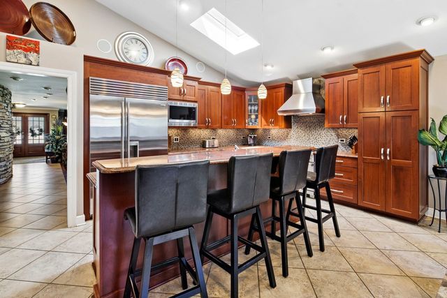 6833 N Concord Lane N, Niles, IL 60714