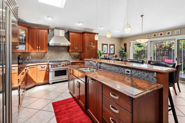 6833 N Concord Lane N, Niles, IL 60714