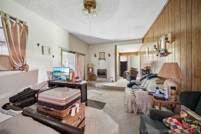 15198 S 285th East Avenue, Coweta, OK 74429