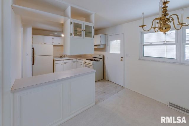 5909 N KEENLAND Avenue, Peoria, IL 61614