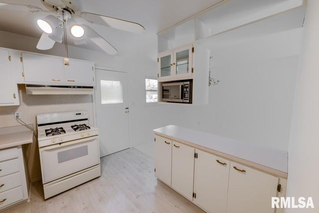 5909 N KEENLAND Avenue, Peoria, IL 61614