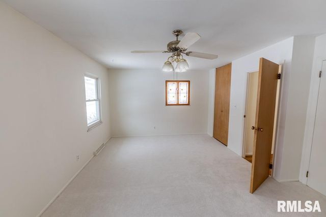 5909 N KEENLAND Avenue, Peoria, IL 61614