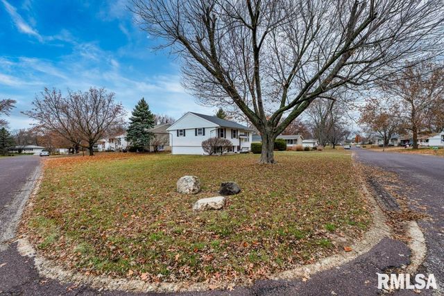 5909 N KEENLAND Avenue, Peoria, IL 61614