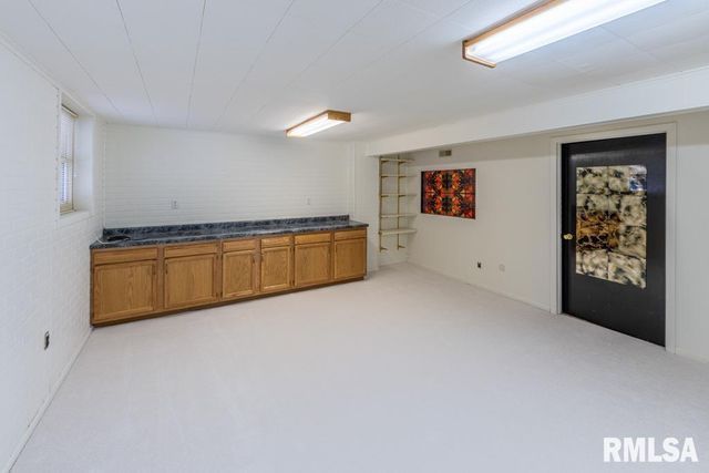 5909 N KEENLAND Avenue, Peoria, IL 61614