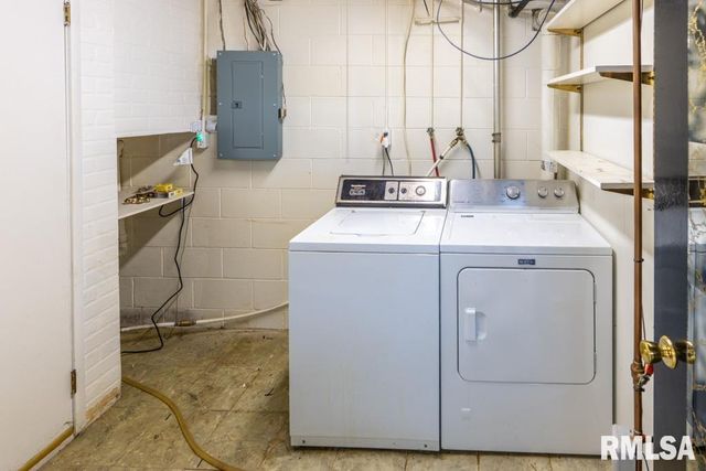 5909 N KEENLAND Avenue, Peoria, IL 61614