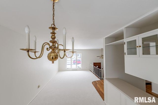 5909 N KEENLAND Avenue, Peoria, IL 61614