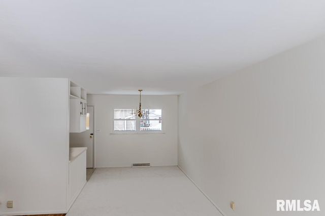 5909 N KEENLAND Avenue, Peoria, IL 61614