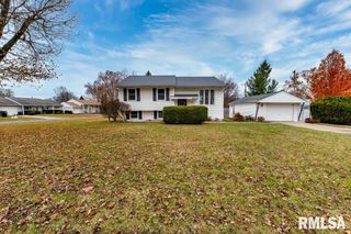 5909 N KEENLAND Avenue, Peoria, IL 61614