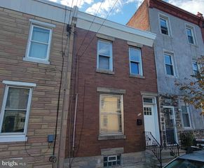 2643 EMERALD ST, Philadelphia, PA 19125