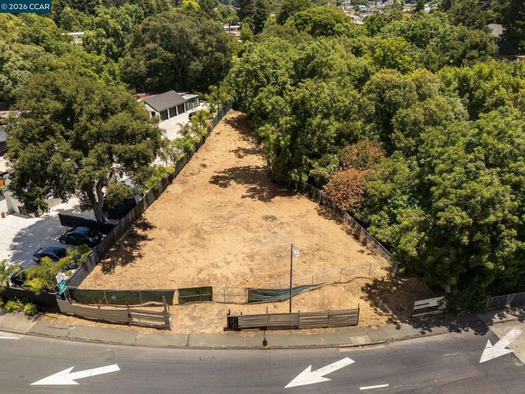 Image 9 of property listing at 4150 Appian Way, El Sobrante, CA 94803
