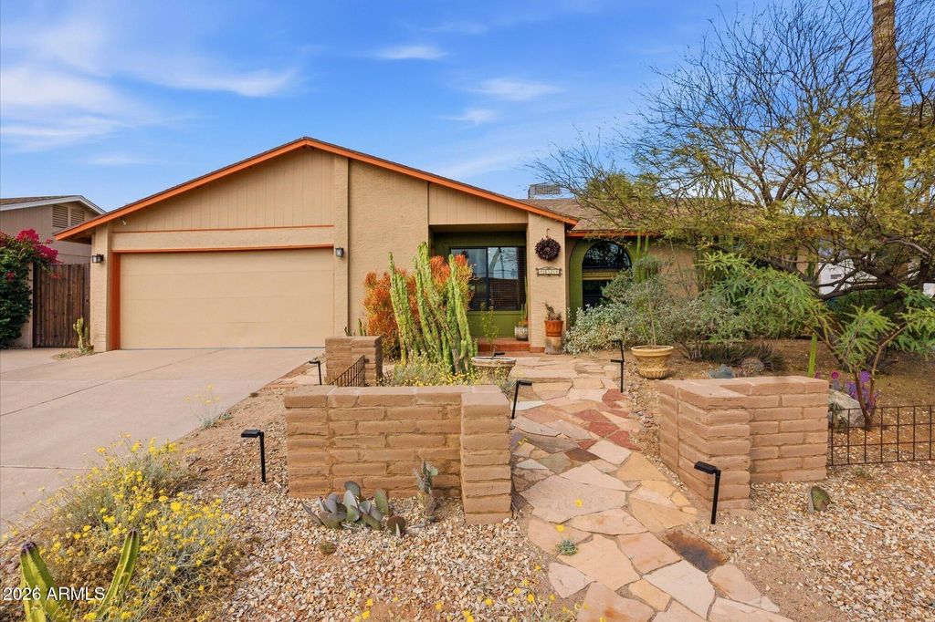 4634 E LA PUENTE Avenue, Phoenix, AZ 85044