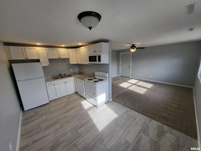 3234 HEATHERTON 6, Davenport, IA 52804