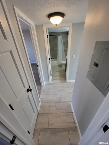 3234 HEATHERTON 6, Davenport, IA 52804