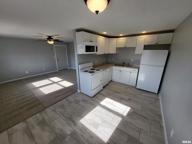 3234 HEATHERTON 6, Davenport, IA 52804