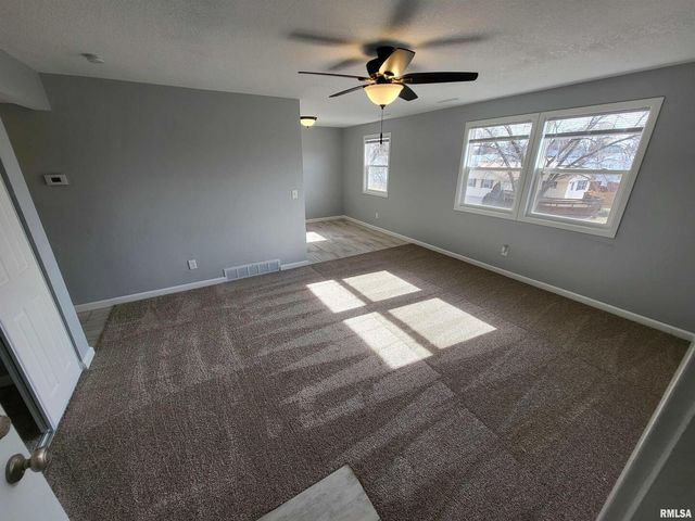 3234 HEATHERTON 6, Davenport, IA 52804