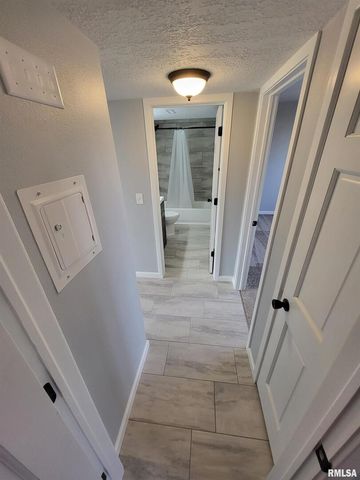 3234 HEATHERTON 6, Davenport, IA 52804