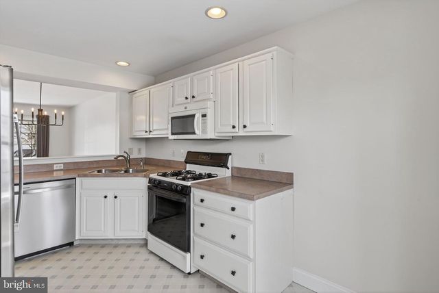 1236 COBBLESTONE LN, Lancaster, PA 17601