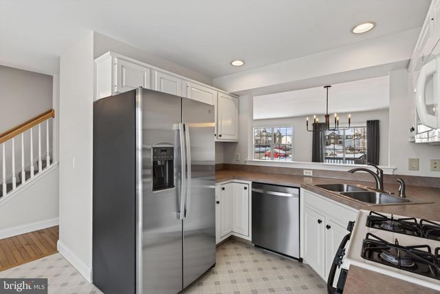 1236 COBBLESTONE LN, Lancaster, PA 17601