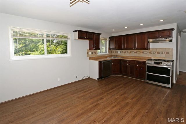 1586 Champlin Drive, Dellwood, MO 63136