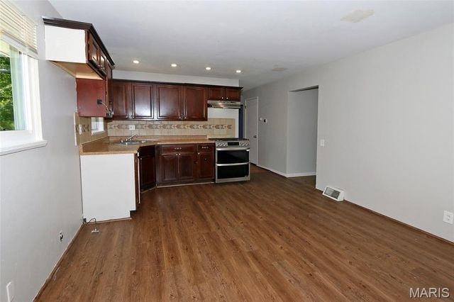 1586 Champlin Drive, Dellwood, MO 63136
