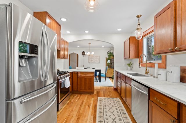 4300 Holland Drive, Des Moines, IA 50310