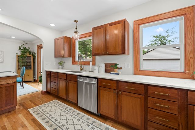 4300 Holland Drive, Des Moines, IA 50310