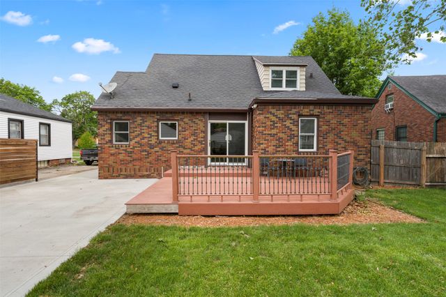 4300 Holland Drive, Des Moines, IA 50310