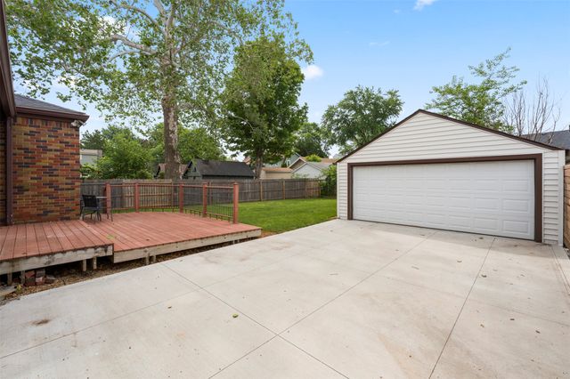 4300 Holland Drive, Des Moines, IA 50310