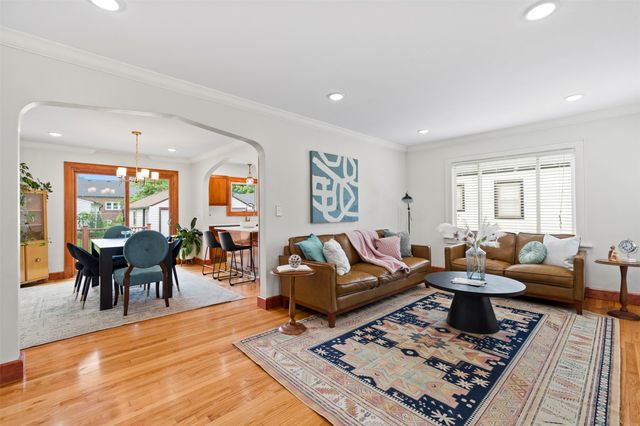 4300 Holland Drive, Des Moines, IA 50310
