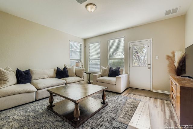 9338 Vaquillas View, Converse, TX 78109