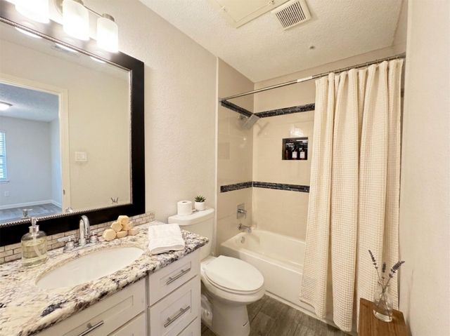 1881 Bering Drive 58, Houston, TX 77057