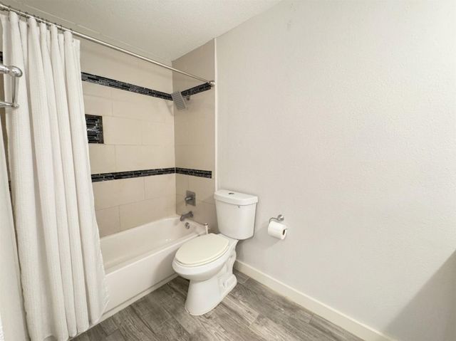 1881 Bering Drive 58, Houston, TX 77057